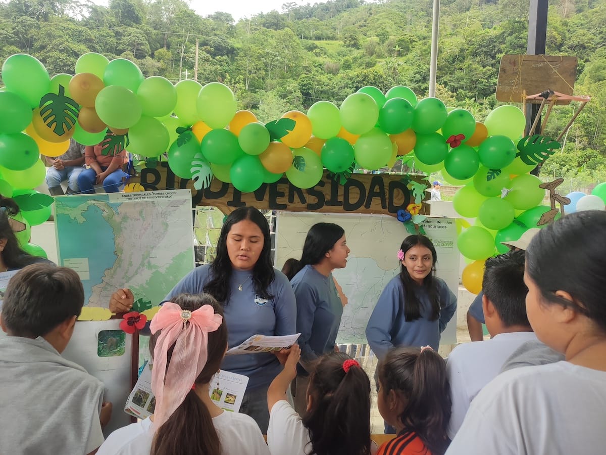 Local high school students presenting an open house about what they have learned about the biodiversity of Los Cedros